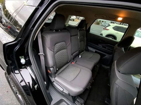 Used 2024 Nissan Pathfinder SV image 18