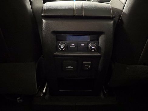 Used 2020 Chevrolet Traverse LT w/ LT Premium Package AWD/4WD image 16