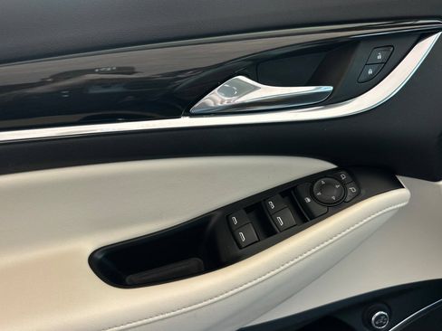 Used 2023 Buick Enclave Essence FWD image 10