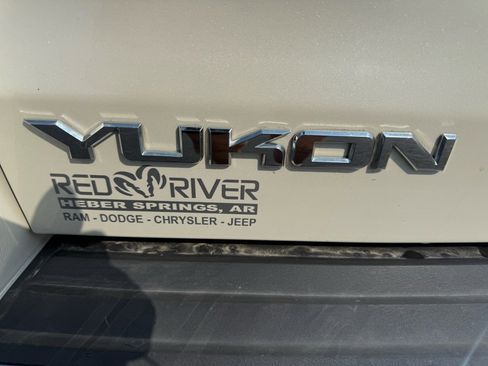 Used 2015 GMC Yukon Denali w/ Open Road Package image 11