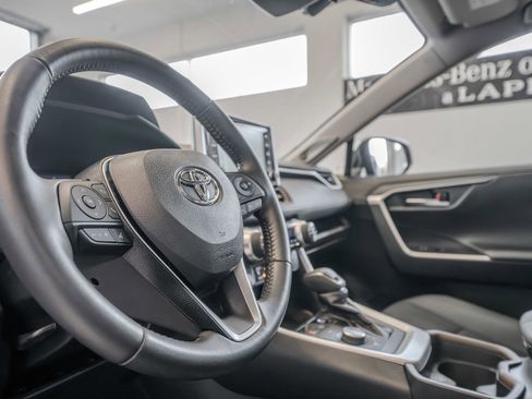 Used 2021 Toyota RAV4 Limited image 7