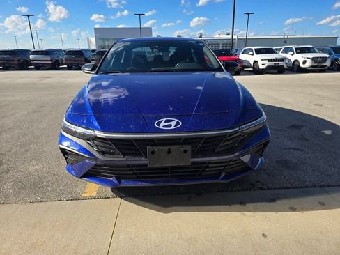 Used 2025 Hyundai Elantra Sport FWD image 11