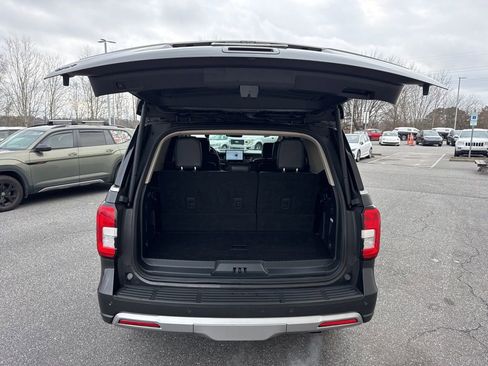Used 2024 Ford Expedition XLT image 10