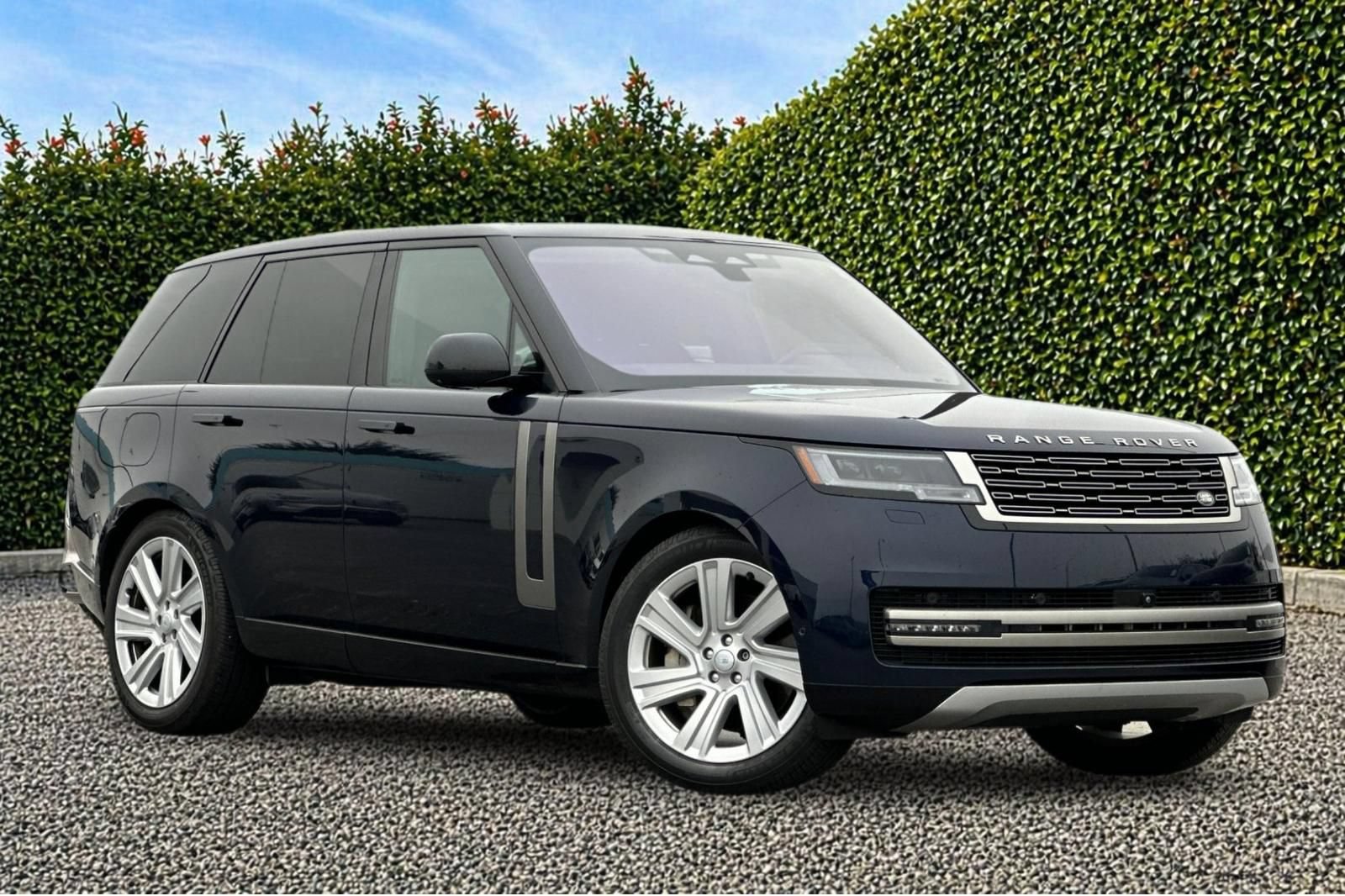 Used 2023 Land Rover Range Rover SE AWD/4WD image 1