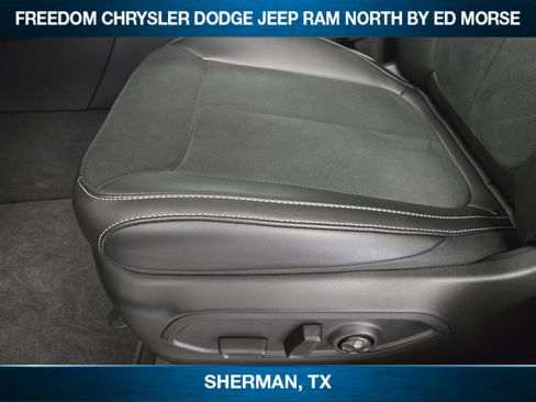 New 2025 Jeep Grand Cherokee Altitude image 18