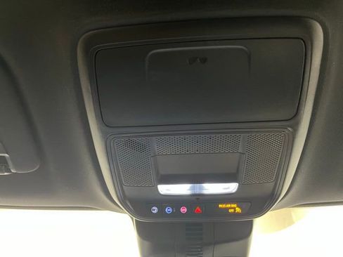 Used 2025 Buick Enclave Preferred image 18