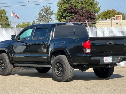 Used 2021 Toyota Tacoma SR5 w/ Technology Package AWD/4WD image 5