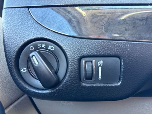 Used 2019 Dodge Grand Caravan SE image 28