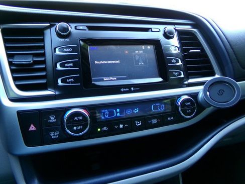 Used 2014 Toyota Highlander Plus AWD/4WD image 20