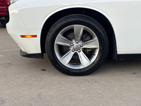 Used 2018 Dodge Challenger SXT image 31