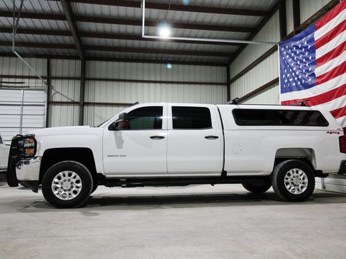 Used 2018 Chevrolet Silverado 2500 W/T w/ Snow Plow Prep Package AWD/4WD image 5