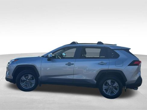 Used 2022 Toyota RAV4 XLE w/ Convenience Package AWD/4WD image 4