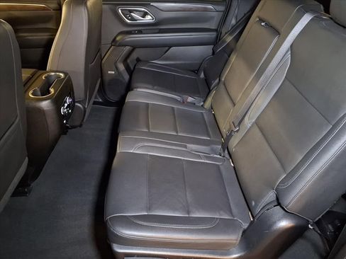 Used 2022 Chevrolet Suburban LT RWD image 16