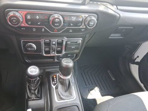 Used 2022 Jeep Wrangler Unlimited Sahara w/ Cold Weather Group AWD/4WD image 21