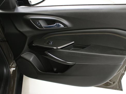 Used 2024 Chevrolet Trax ACTIV w/ Sunroof Package FWD image 34