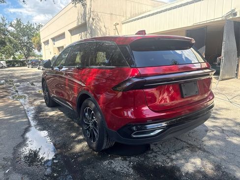 Used 2024 Lincoln Nautilus Premier AWD/4WD image 4