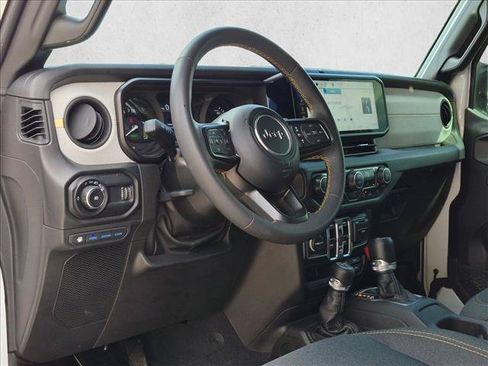 Used 2024 Jeep Wrangler Unlimited w/ Convenience Group AWD/4WD image 10