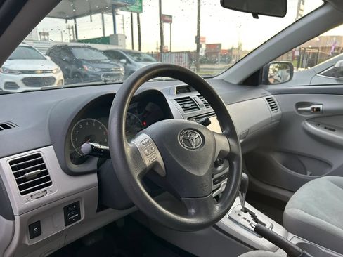 Used 2013 Toyota Corolla LE FWD image 5