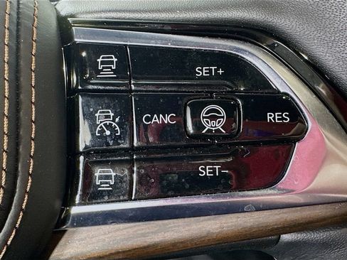 Used 2022 Jeep Grand Cherokee Summit w/ Advanced Protech Group IV AWD/4WD image 24