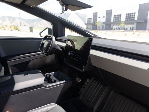 Used 2025 Tesla Cybertruck AWD Crew Cab image 30
