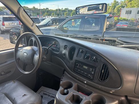 Used 2005 Ford E-250 and Econoline 250 RWD image 22