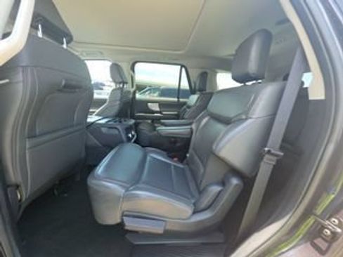 Used 2025 Ford Expedition Active AWD/4WD image 9