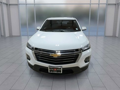 Used 2023 Chevrolet Traverse LT image 3