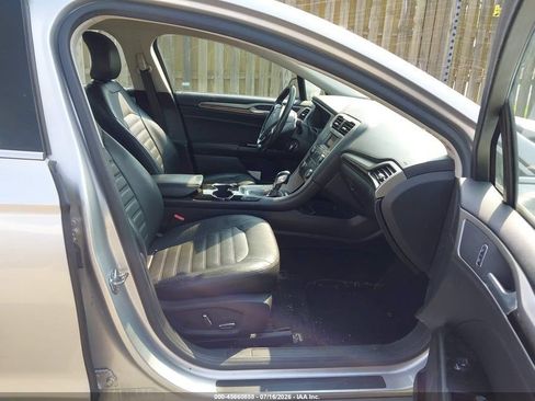 Used 2016 Ford Fusion SE w/ Equipment Group 202A FWD image 5