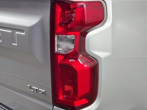 Used 2019 Chevrolet Silverado 1500 LTZ RWD image 31