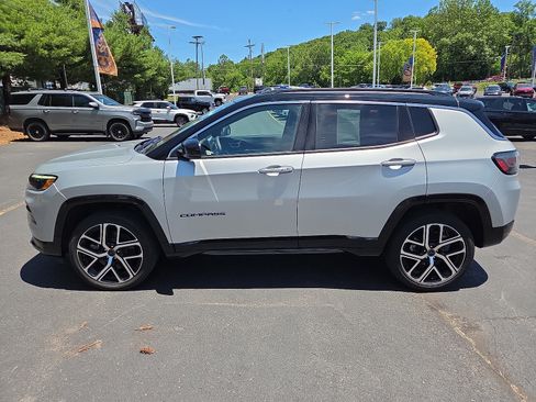 Used 2025 Jeep Compass Limited w/ Elite Group AWD/4WD image 6