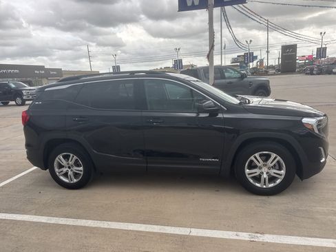 Used 2018 GMC Terrain SLE FWD image 2