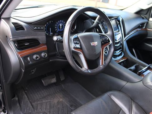 Used 2020 Cadillac Escalade Premium Luxury image 49