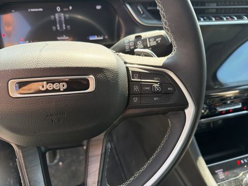 Used 2023 Jeep Grand Cherokee Limited AWD/4WD image 22