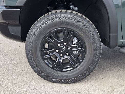 New 2026 Chevrolet Silverado 1500 ZR2 w/ Dark Appearance Package image 13