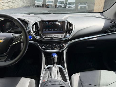 Used 2017 Chevrolet Volt Premier w/ Driver Confidence II Package FWD image 17