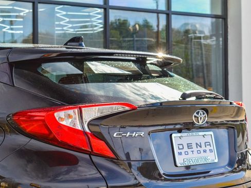 Used 2021 Toyota C-HR LE image 14