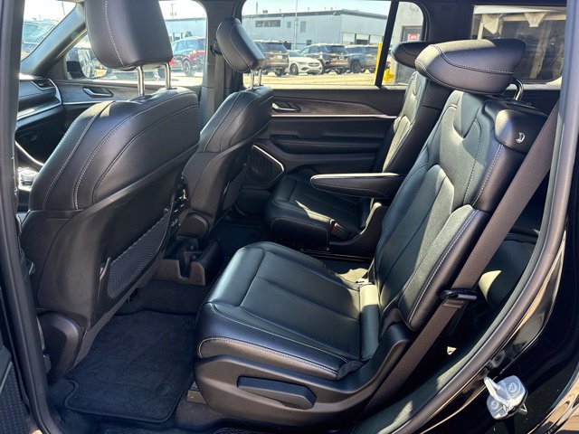 Used 2025 Jeep Grand Cherokee L Limited w/ Black Appearance Package AWD/4WD image 22