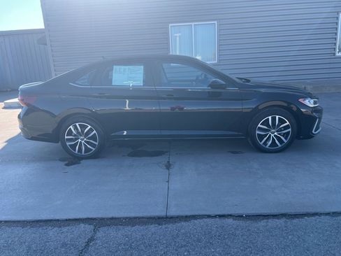 Used 2025 Volkswagen Jetta SE image 4