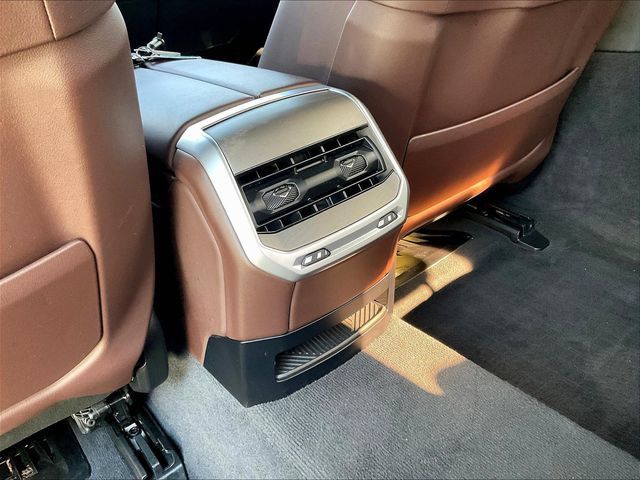 Used 2023 BMW 740i w/ Parking Assistance Package RWD image 12