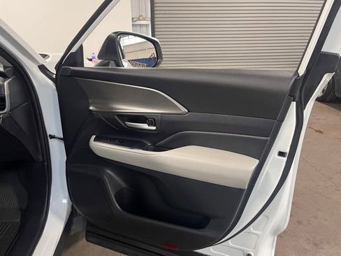 Used 2024 Toyota Grand Highlander XLE image 12