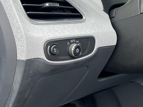 Used 2021 Chevrolet Bolt Premier w/ Infotainment Package image 26