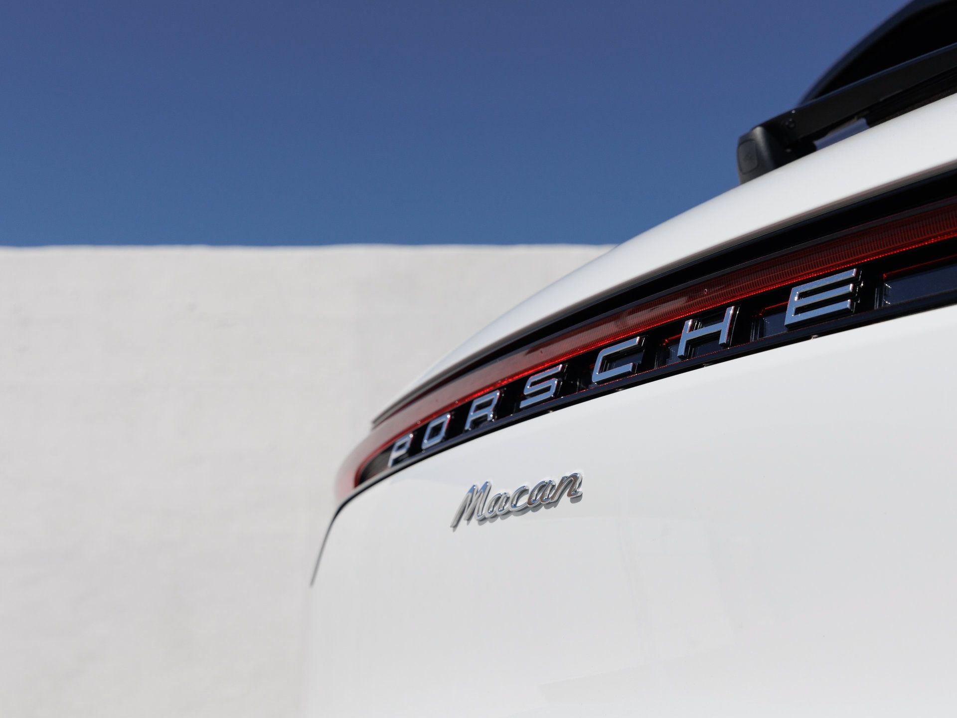 Used 2026 Porsche Macan AWD/4WD image 12
