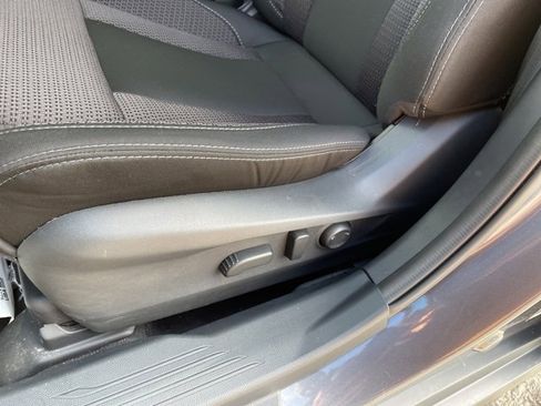 Used 2025 Subaru Outback Premium image 9