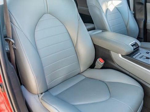 Used 2022 Toyota Highlander XLE image 47