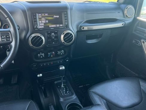 Used 2016 Jeep Wrangler Unlimited Sahara AWD/4WD image 30
