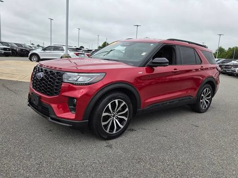 Used 2025 Ford Explorer ST-Line RWD image 3