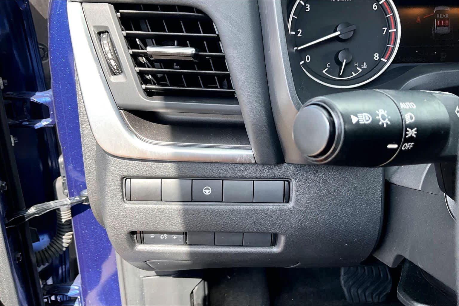 Used 2023 Nissan Rogue SV FWD image 62