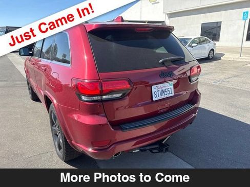 Used 2015 Jeep Grand Cherokee Altitude RWD image 3