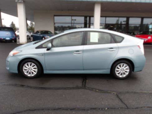 Used 2013 Toyota Prius Prime 5dr HB image 2
