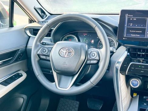 Used 2021 Toyota Venza XLE image 15